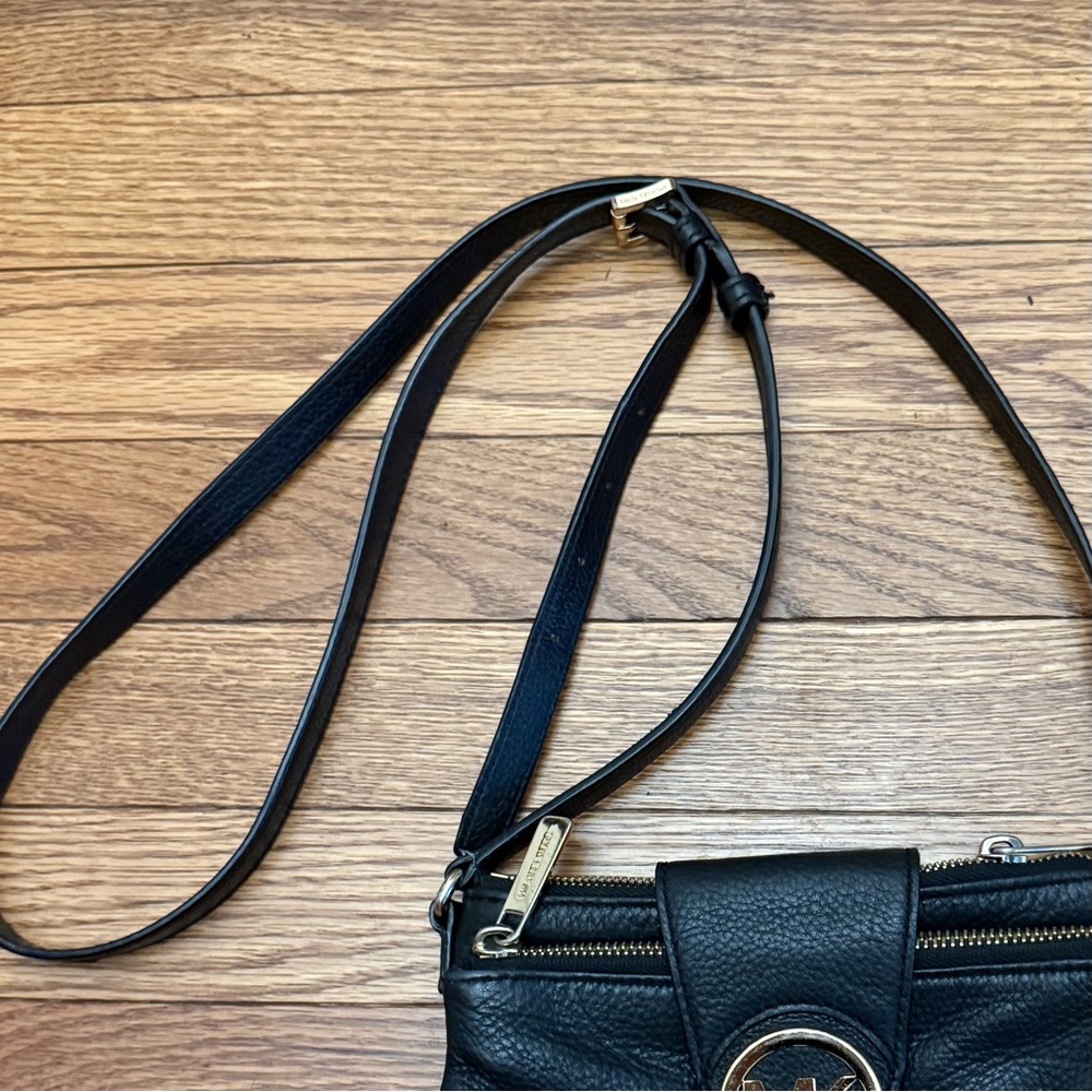 Michael Kors Black Crossbody Bag w/Built in Wallet & Gold Logo & Hardware, UGC - Picture 3 of 16